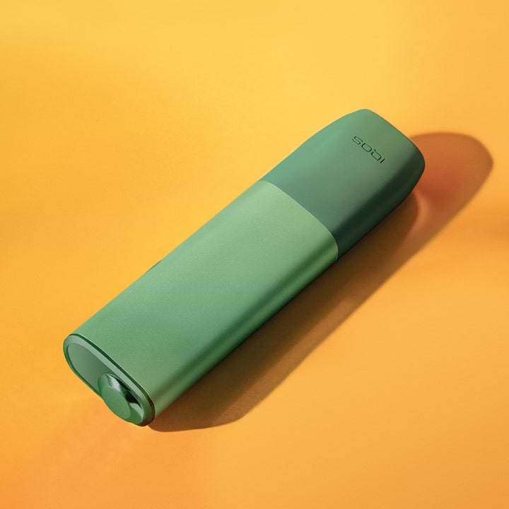 An IQOS box and IQOS ILUMA PRIME on a table.