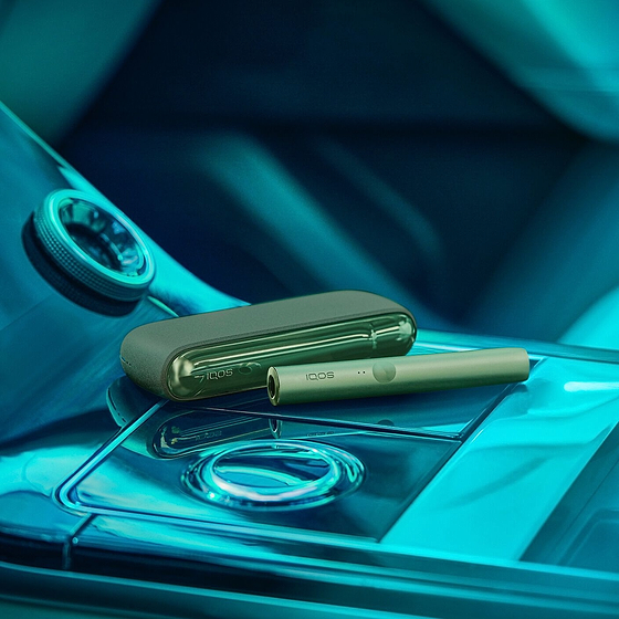 Gold IQOS DUO on a laptop