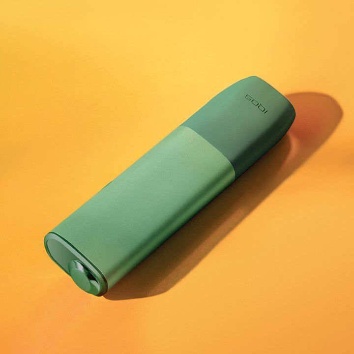 An IQOS box and IQOS ILUMA PRIME on a table.