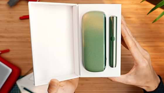 An IQOS ILUMA Holder and Pocket Charger in a box.