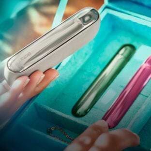 Hands comparing 3 IQOS devices.