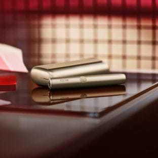 An obsidian black IQOS ILUMA device.